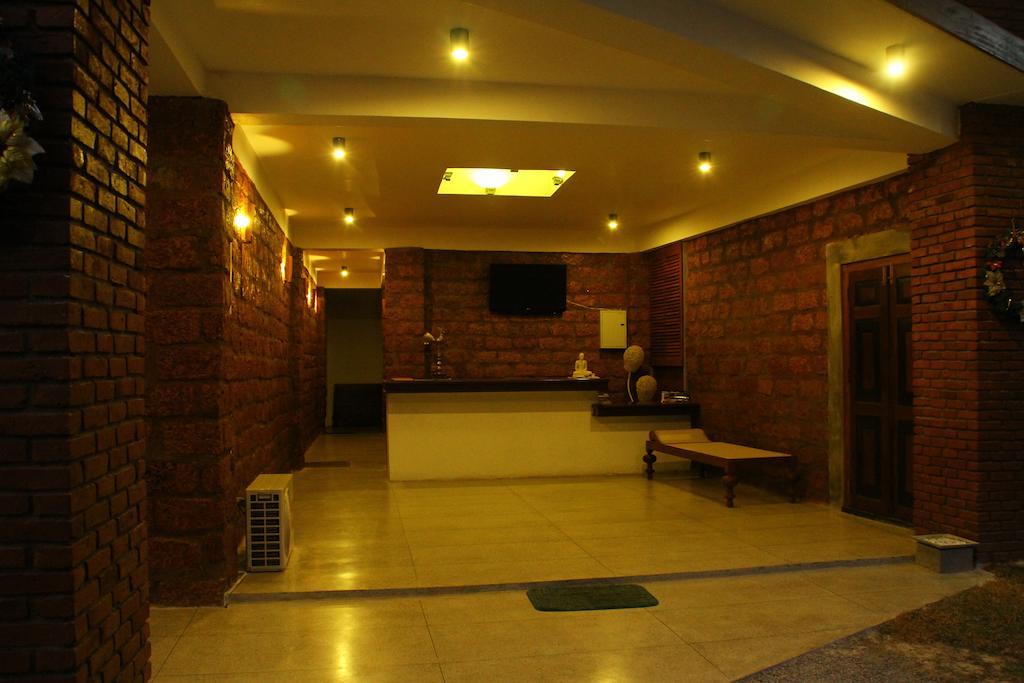 Katunayaka Lanka Bangla Inn Villas Restaurant & Travels מראה חיצוני תמונה