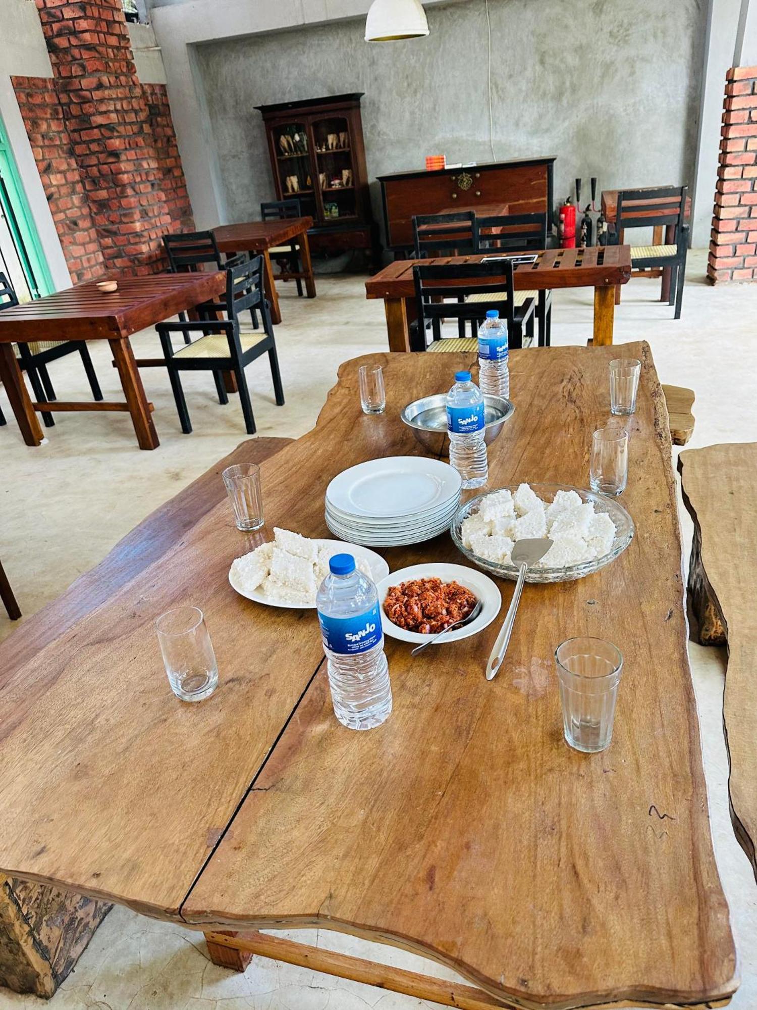 Katunayaka Lanka Bangla Inn Villas Restaurant & Travels מראה חיצוני תמונה