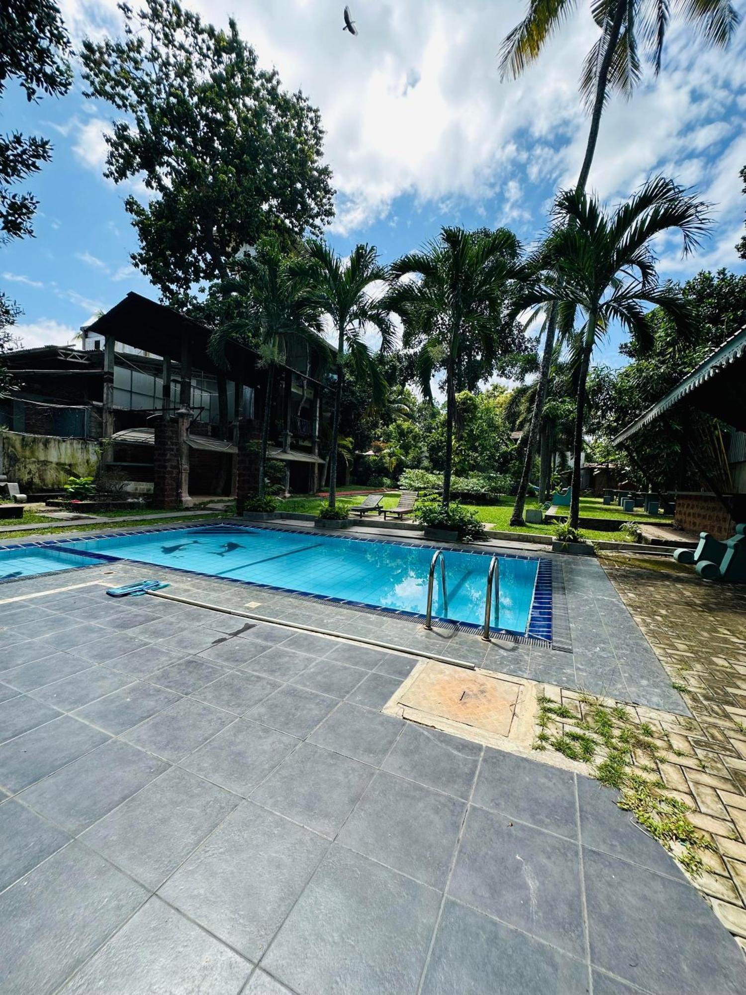 Katunayaka Lanka Bangla Inn Villas Restaurant & Travels מראה חיצוני תמונה