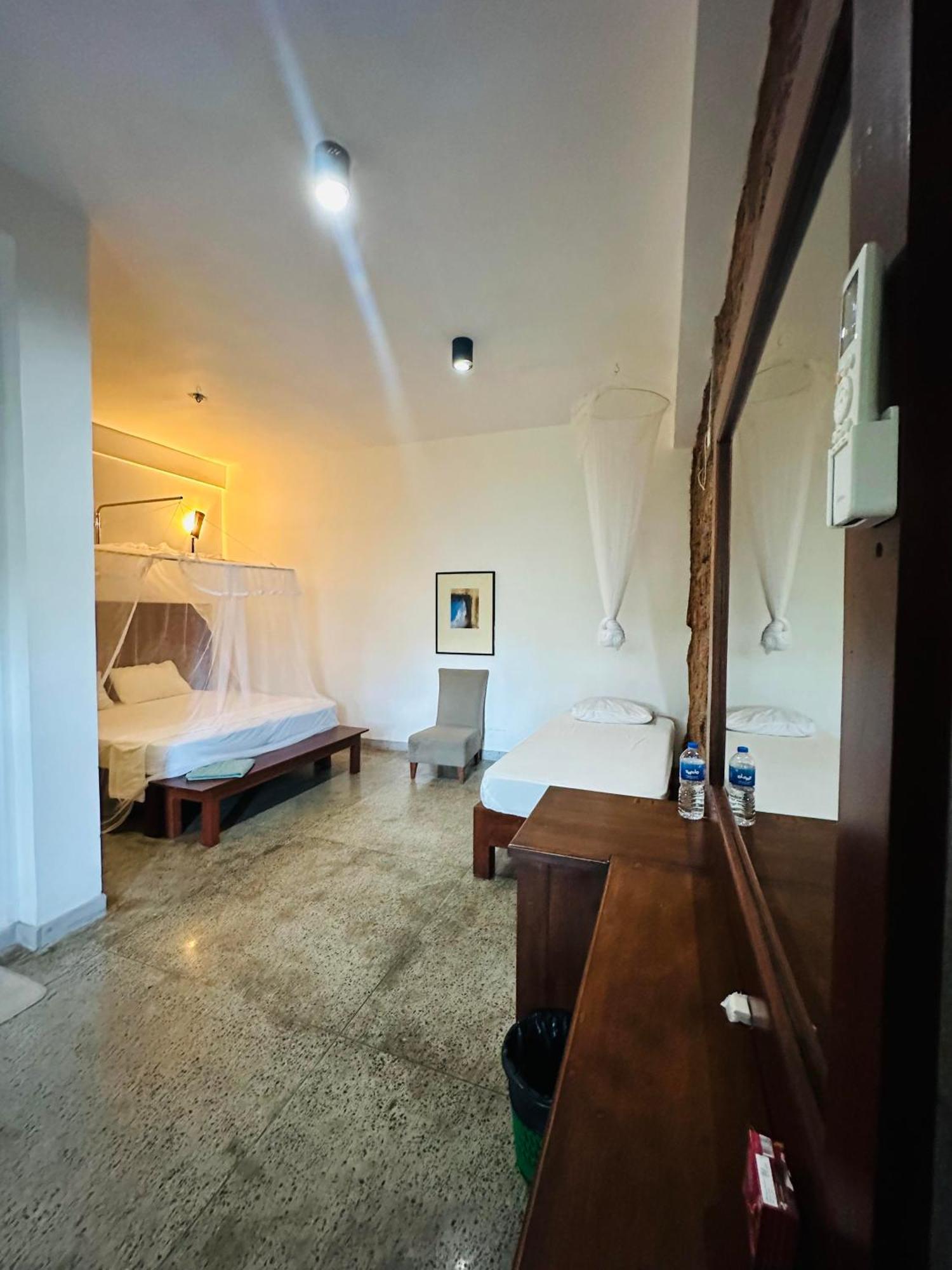Katunayaka Lanka Bangla Inn Villas Restaurant & Travels מראה חיצוני תמונה