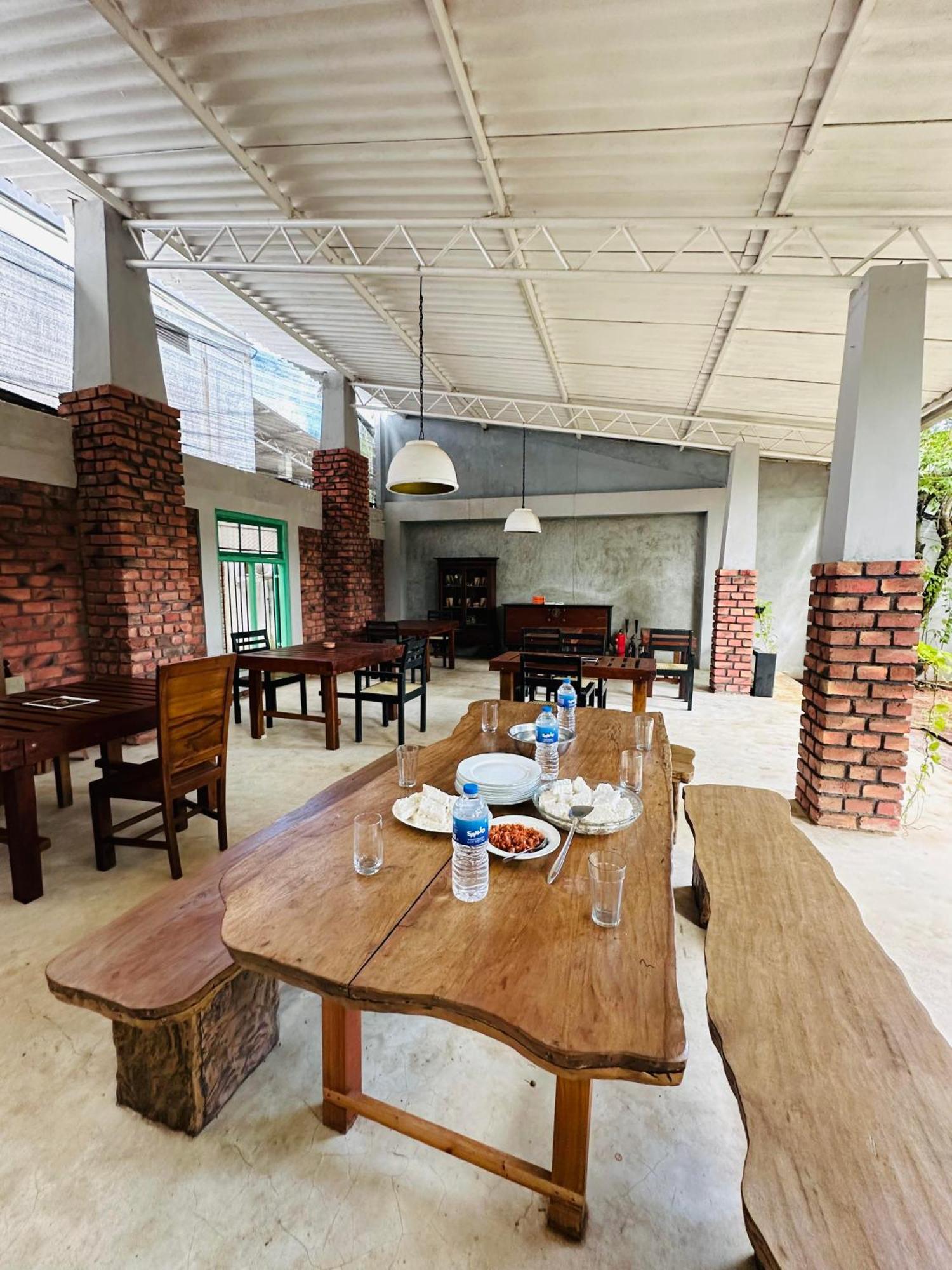 Katunayaka Lanka Bangla Inn Villas Restaurant & Travels מראה חיצוני תמונה