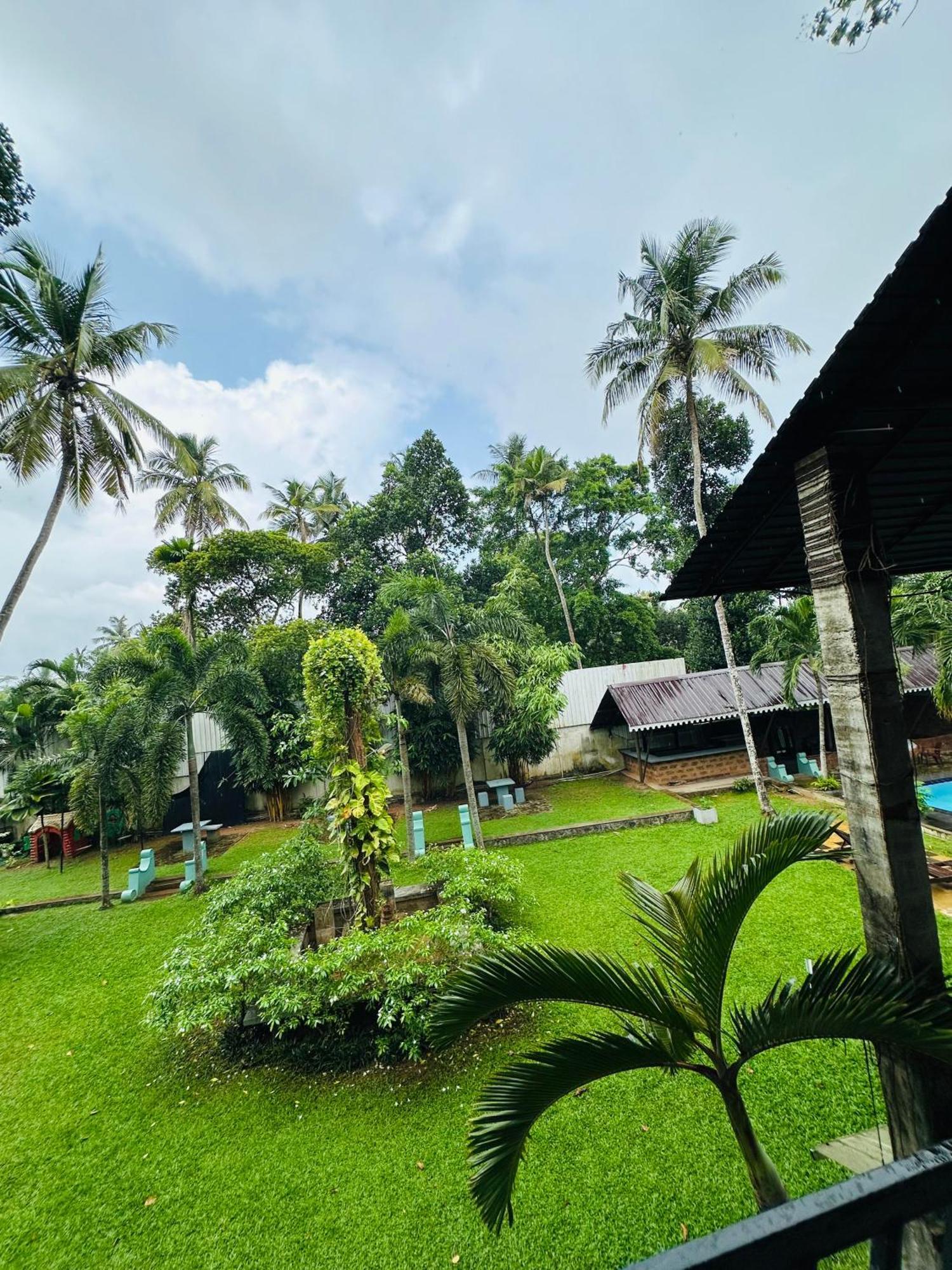 Katunayaka Lanka Bangla Inn Villas Restaurant & Travels מראה חיצוני תמונה