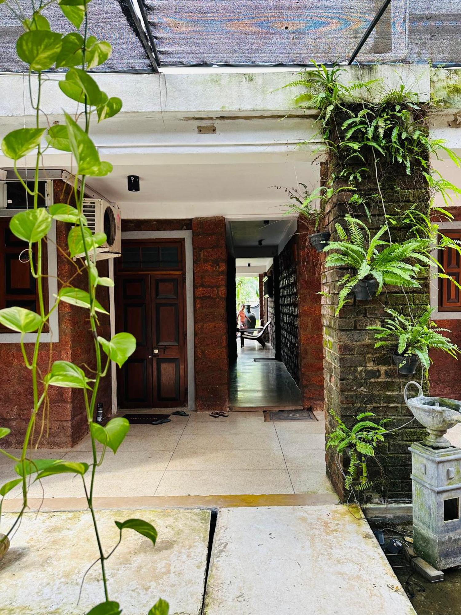 Katunayaka Lanka Bangla Inn Villas Restaurant & Travels מראה חיצוני תמונה