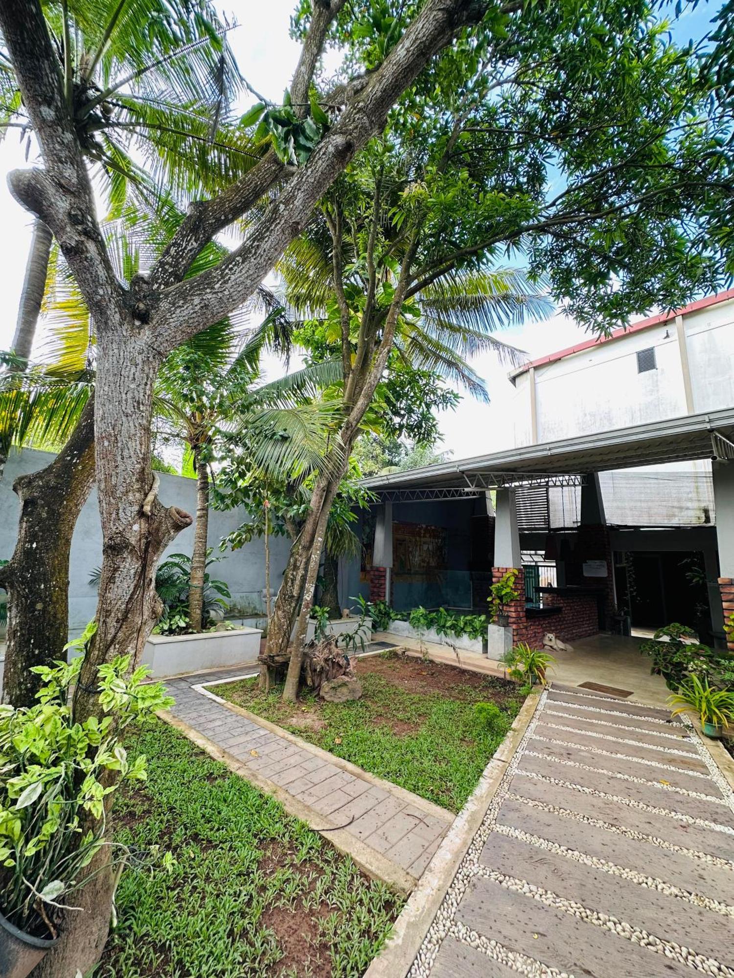 Katunayaka Lanka Bangla Inn Villas Restaurant & Travels מראה חיצוני תמונה